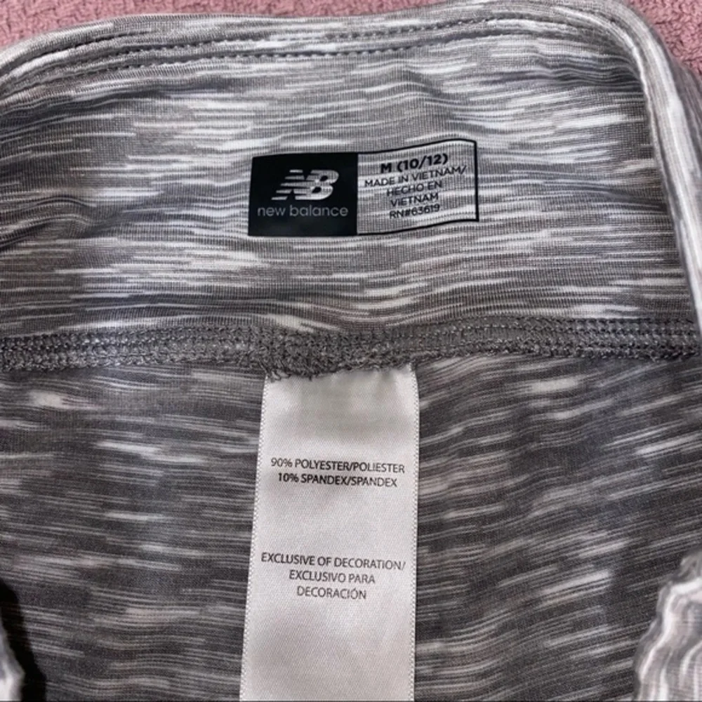 New Balance 2pc set cropped‎ leggings & sporty knotted t-shirt
